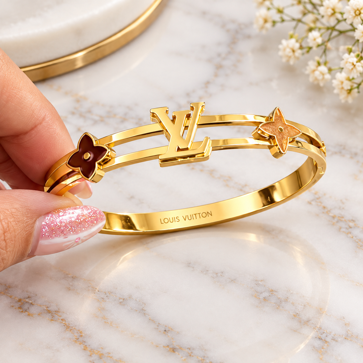 Gold-Tone LV-Inspired Clover Bangle Bracelet – Elegant Statement Jewelry