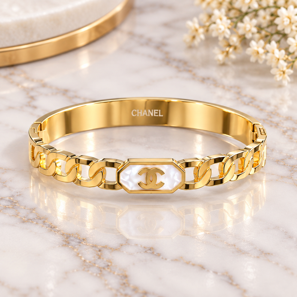 Gold-Tone Chain Link Bracelet with Mother-of-Pearl Style Center – Elegant Statement Jewelry