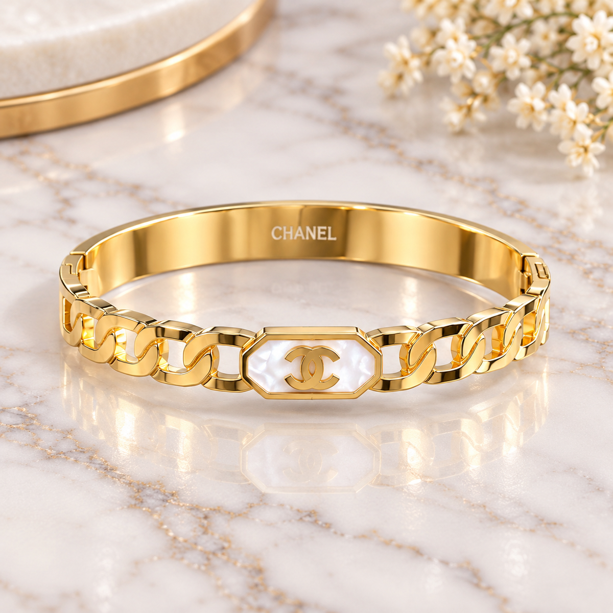 Gold-Tone Chain Link Bracelet with Mother-of-Pearl Style Center – Elegant Statement Jewelry