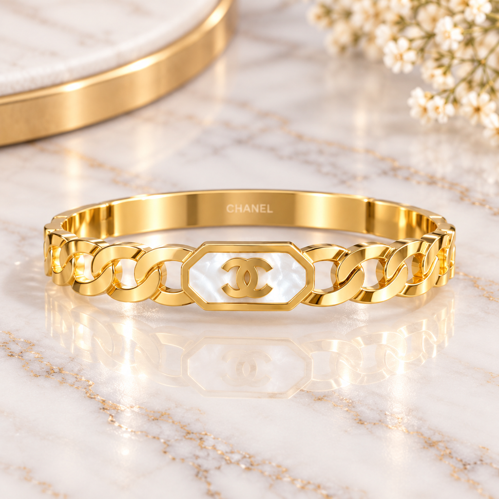 Gold-Tone Chain Link Bracelet with Mother-of-Pearl Style Center – Elegant Statement Jewelry